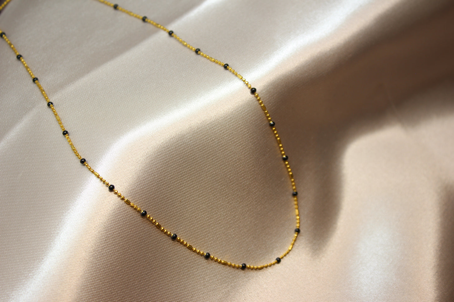 Collar Bolitas Negras