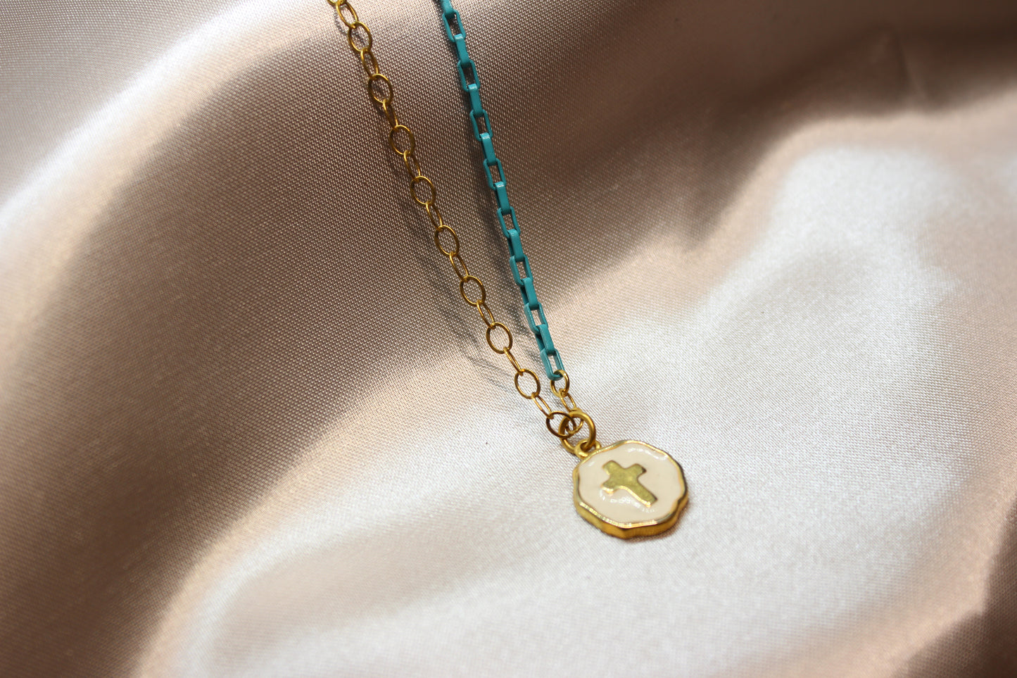 Collar Cruz Cadena