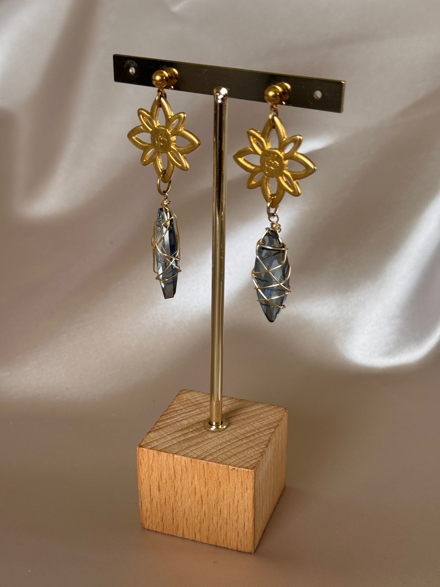 Aretes Dije GB Cristal azul Alambre