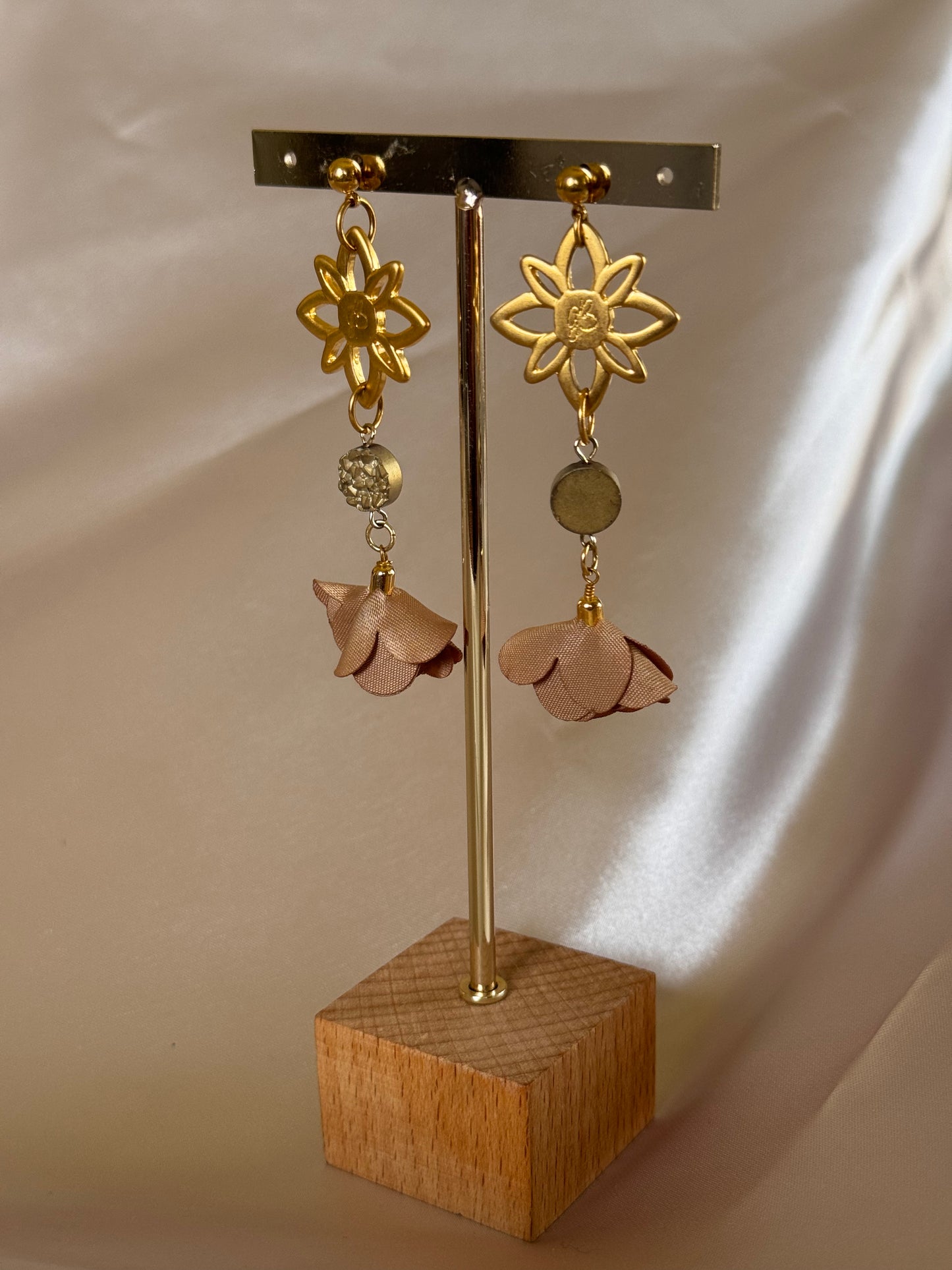Aretes Dije GB con Flor