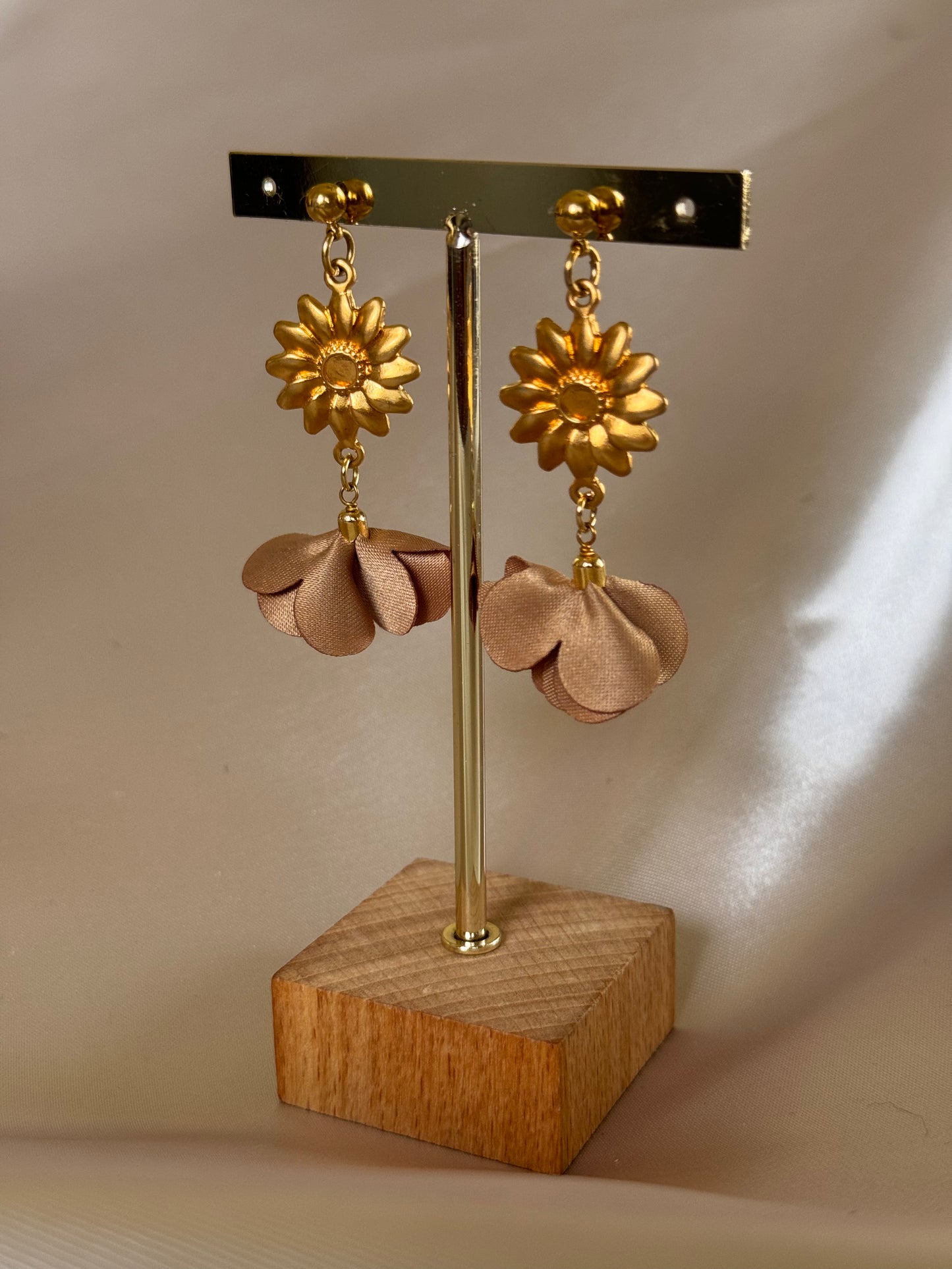 Aretes Girasoles Beige