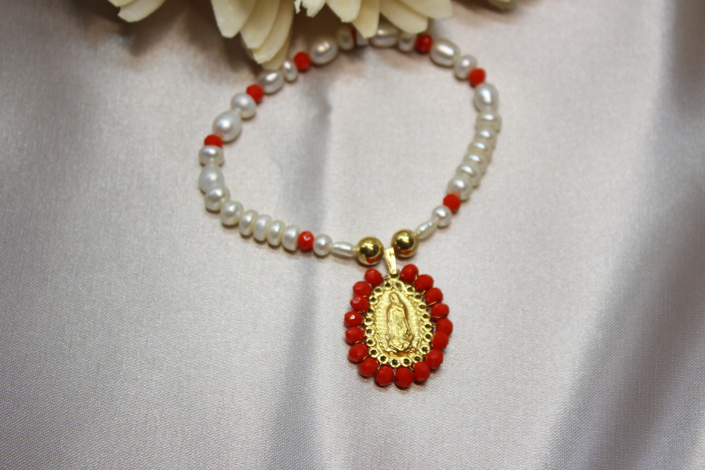 Pulsera perlas medalla V. Gpe Bordada