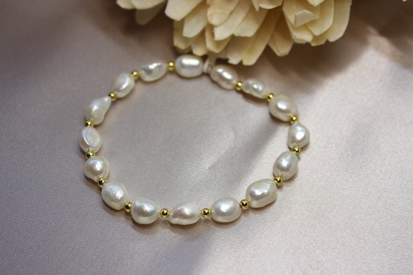 Pulsera perlas dorado