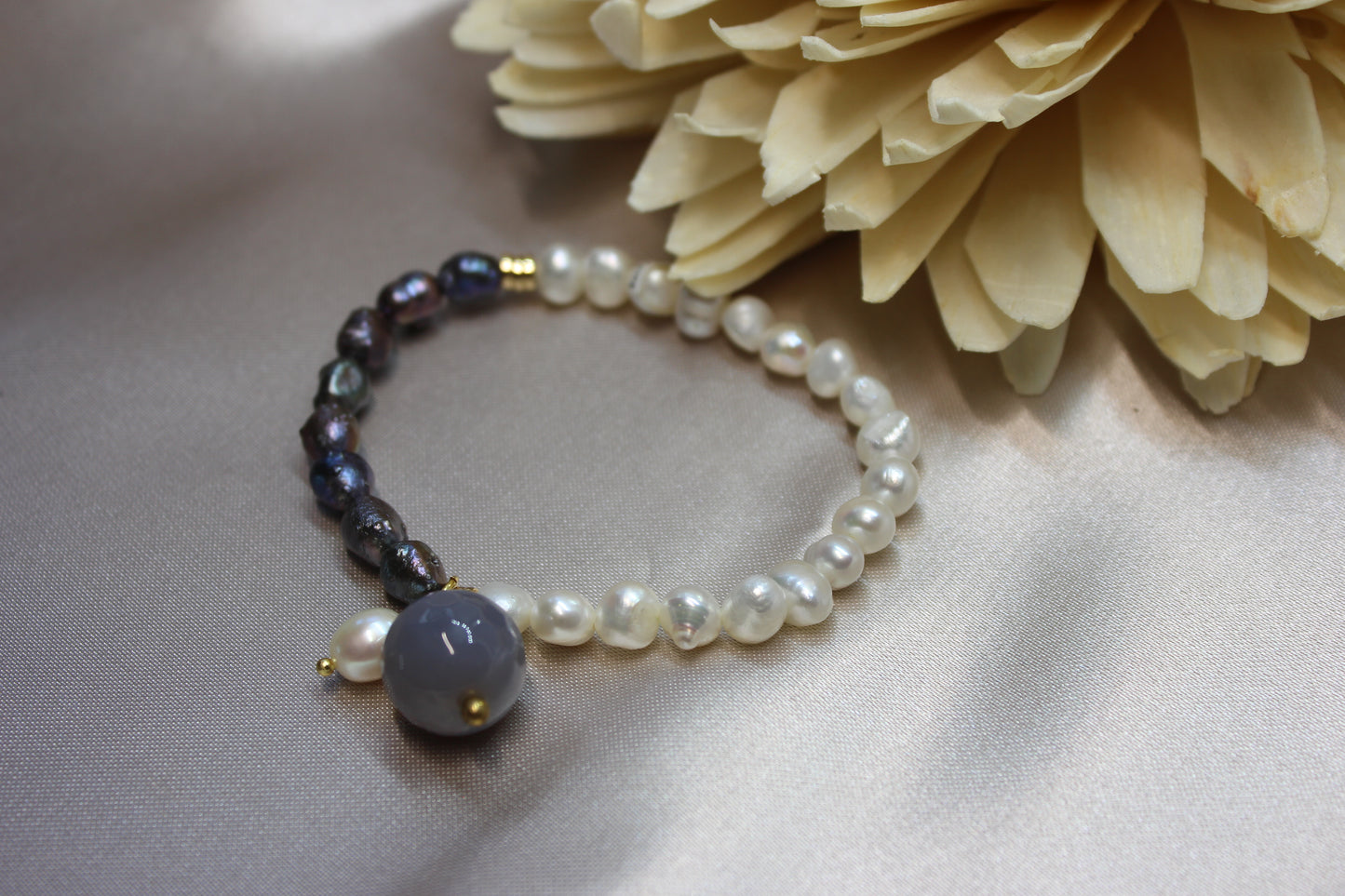 Pulsera perlas con ágata gris