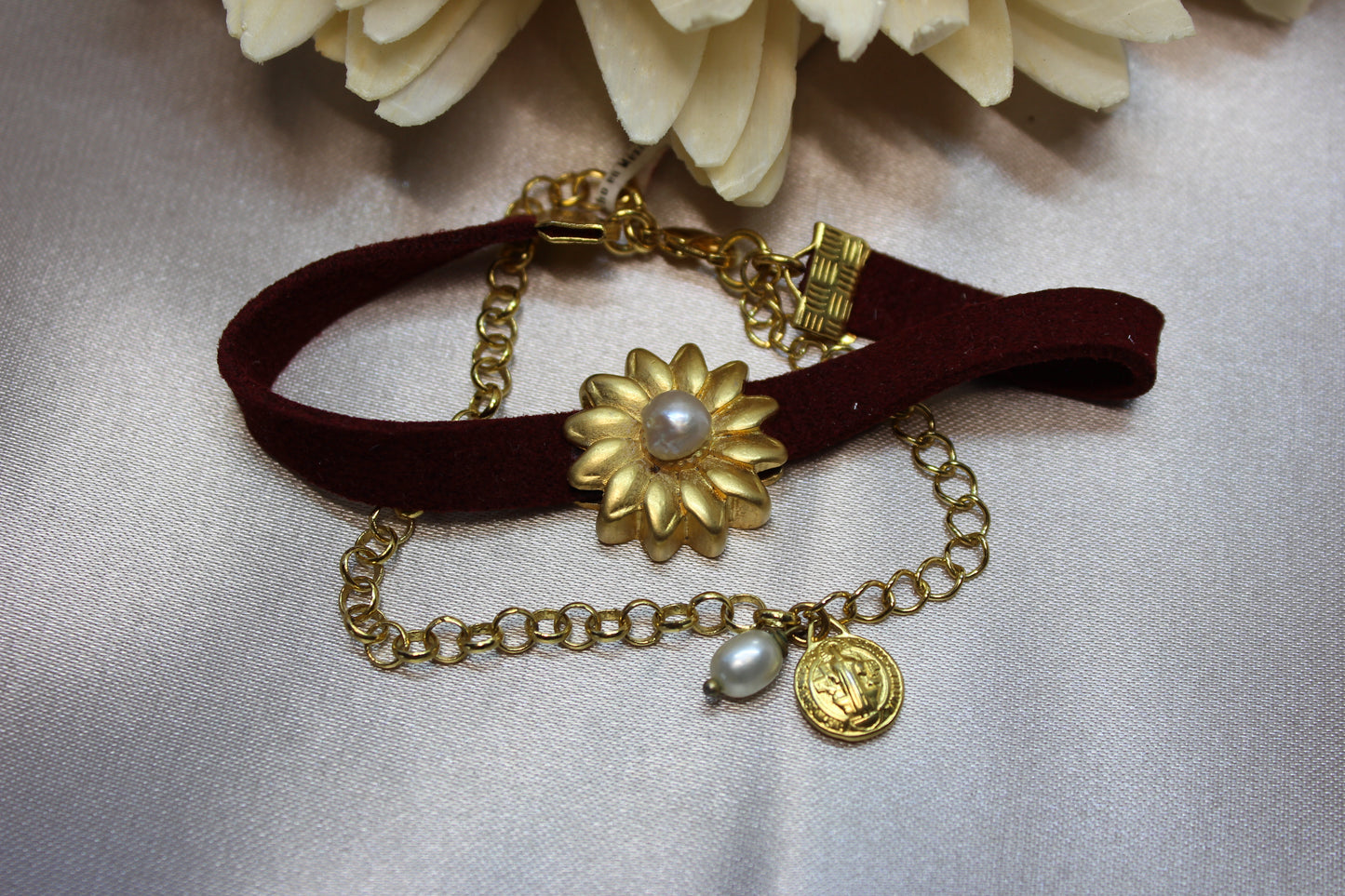 Pulsera Gamuza Flor con cadena