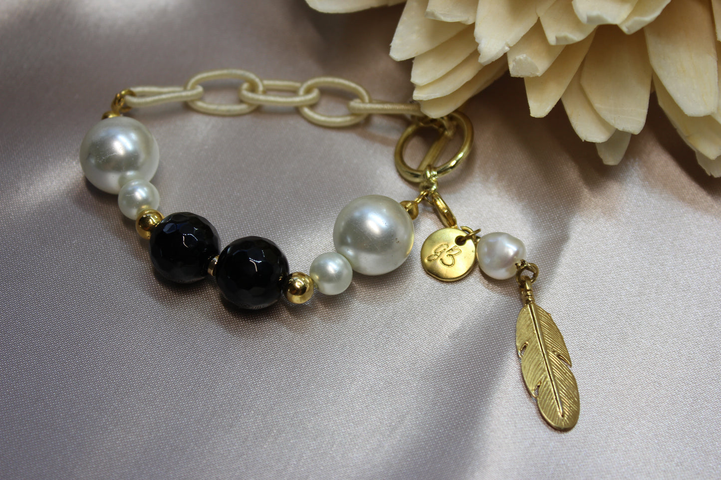 Pulsera perlas y piedra