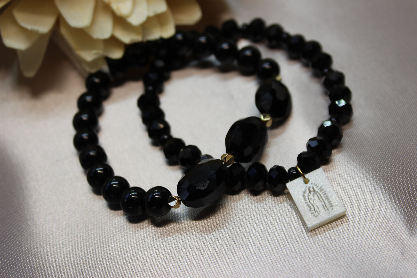 Set de 2 pulseras con dije Virgen de Guadalupe CN