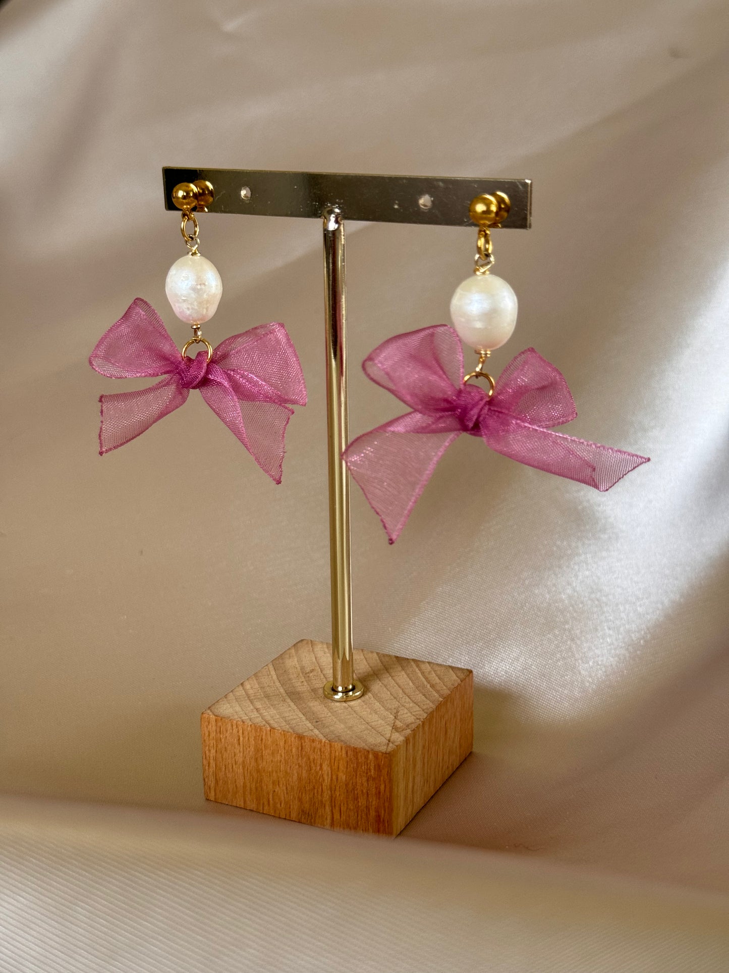 Aretes Moño Rosa con Perlas
