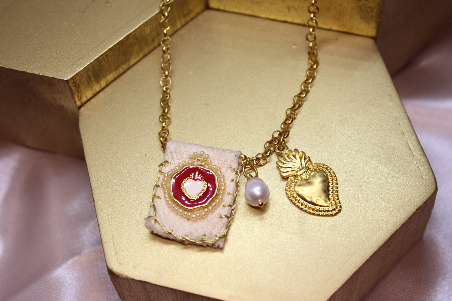 Collar Escap. Corazón Bco/Rojo perla