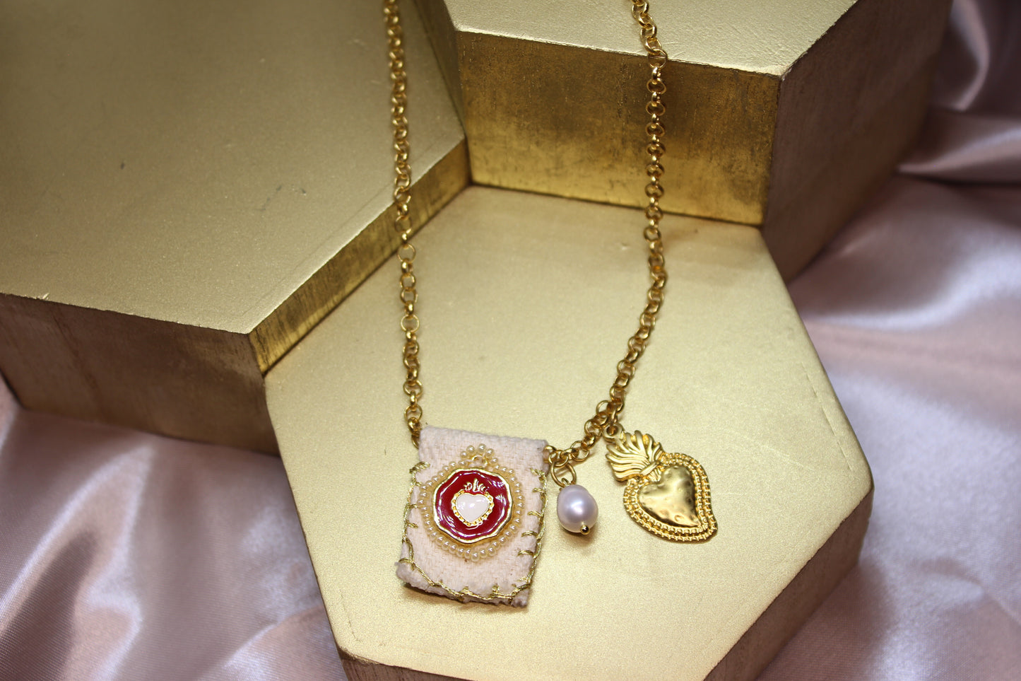 Collar Escap. Corazón Bco/Rojo perla