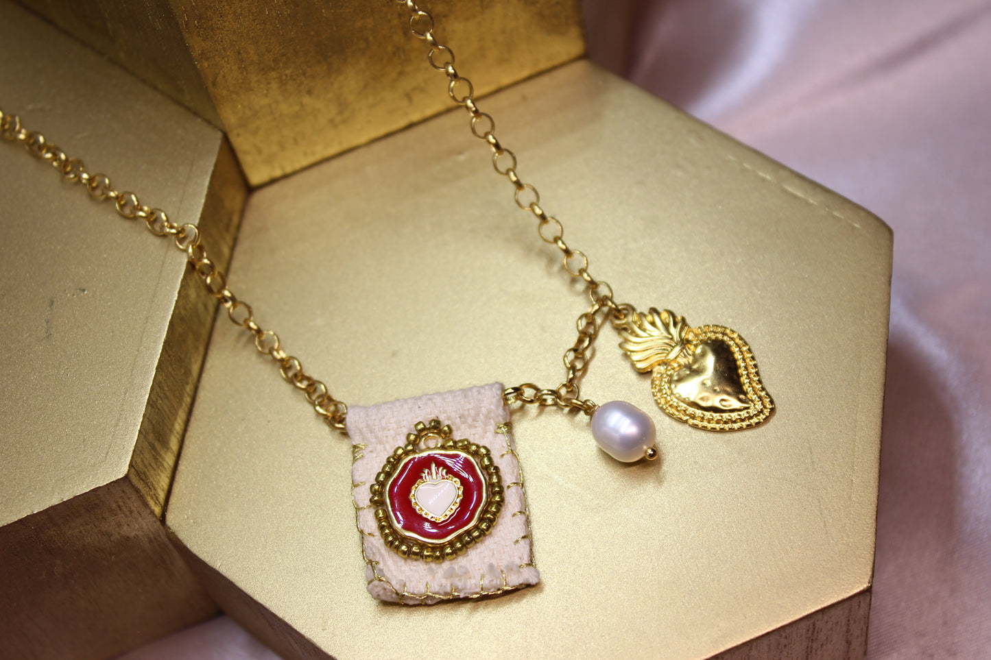Collar Escap. Corazón Bco/Rojo dorado