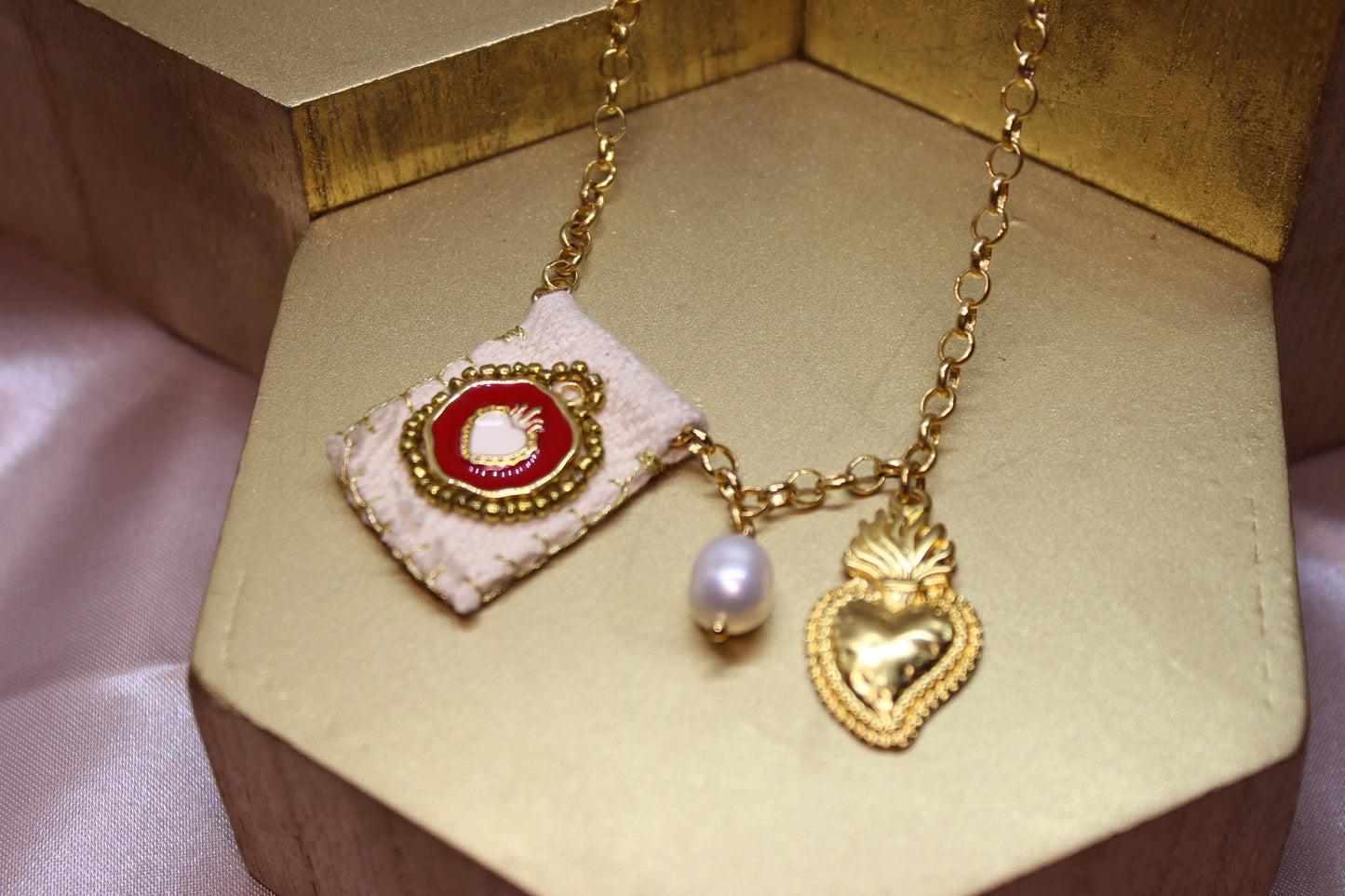 Collar Escap. Corazón Bco/Rojo dorado