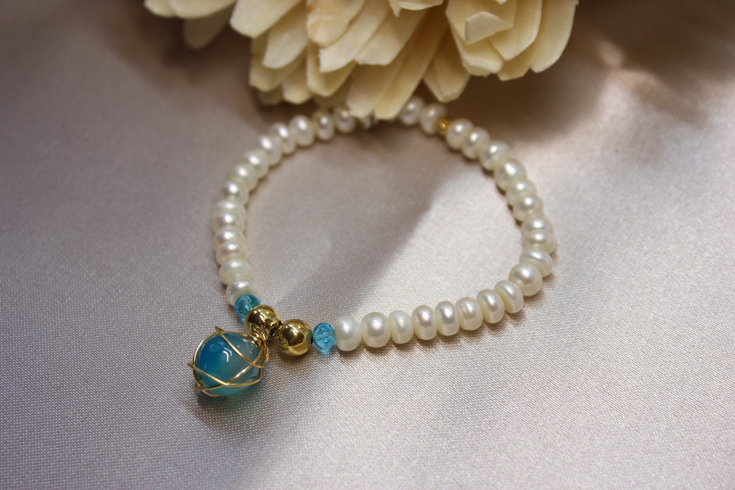 Pulsera perlas piedra alambre