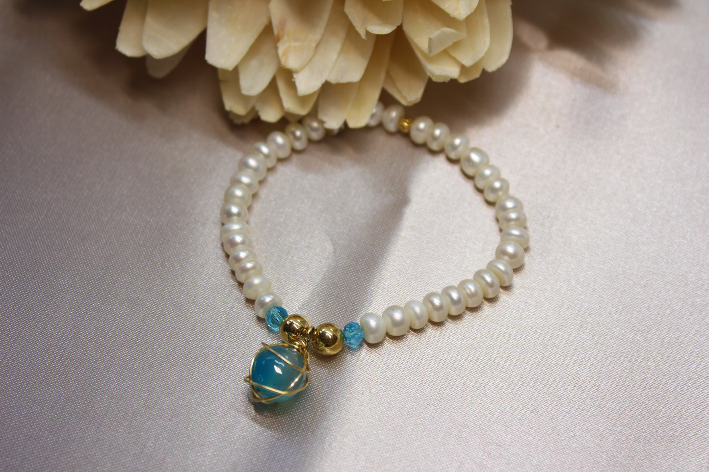 Pulsera perlas piedra alambre