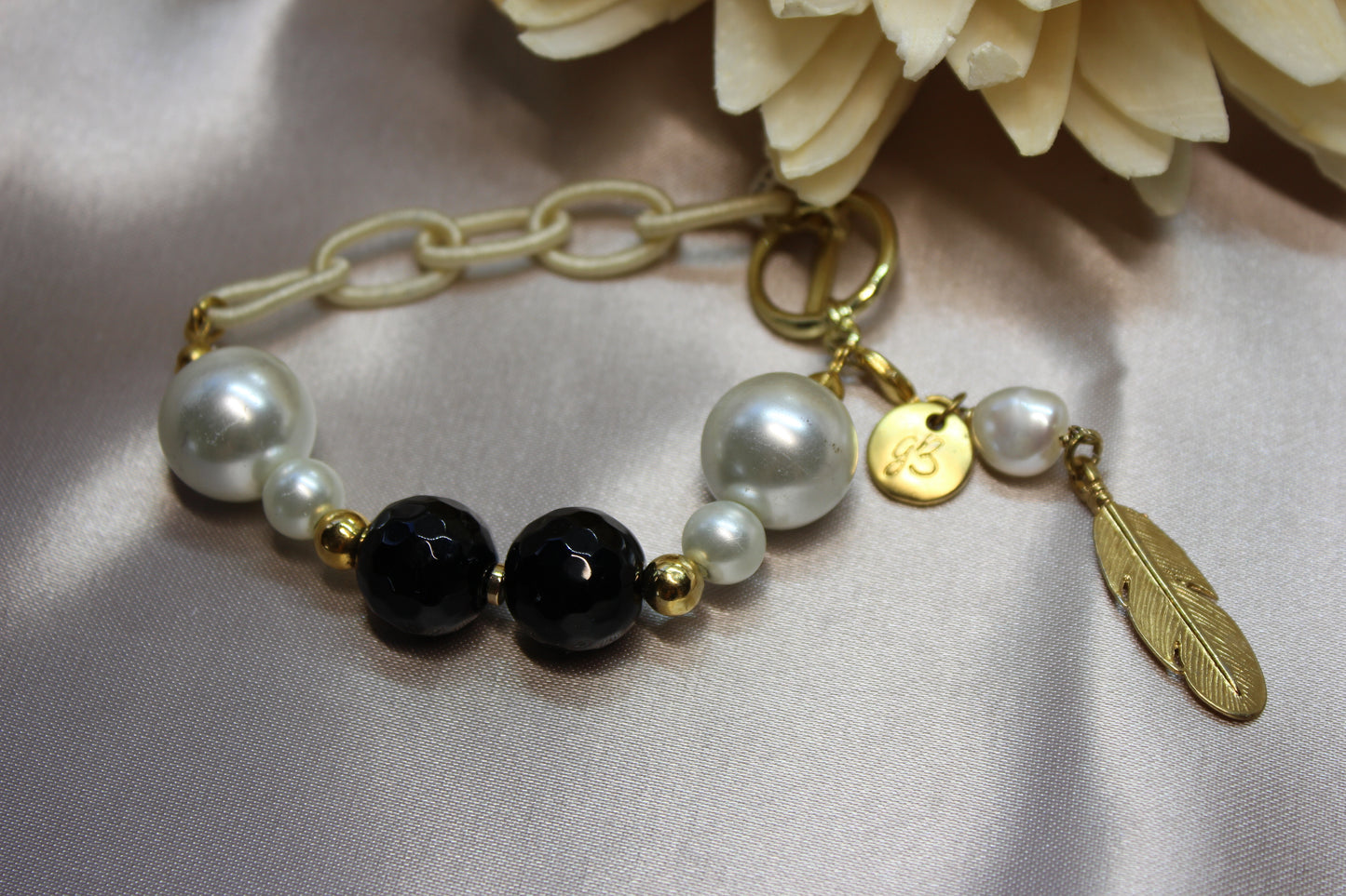 Pulsera perlas y piedra