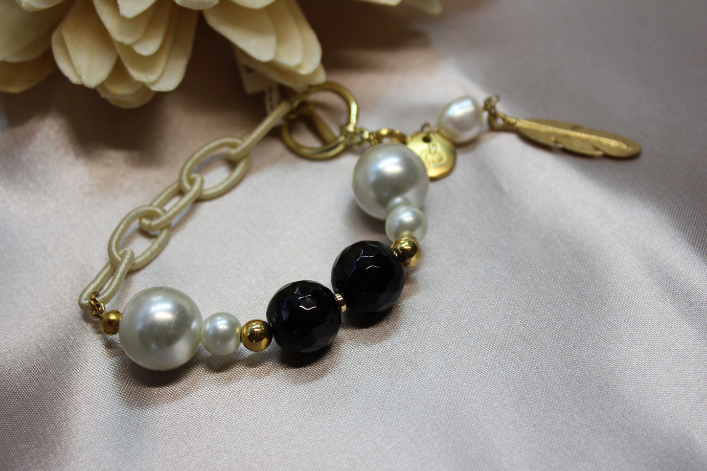 Pulsera perlas y piedra