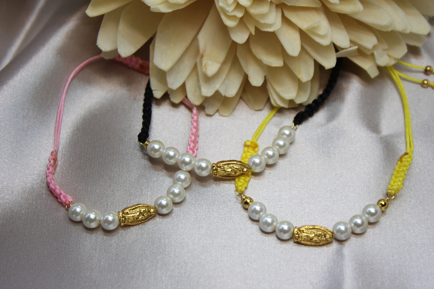 Pulsera tejida perlas V. Gpe