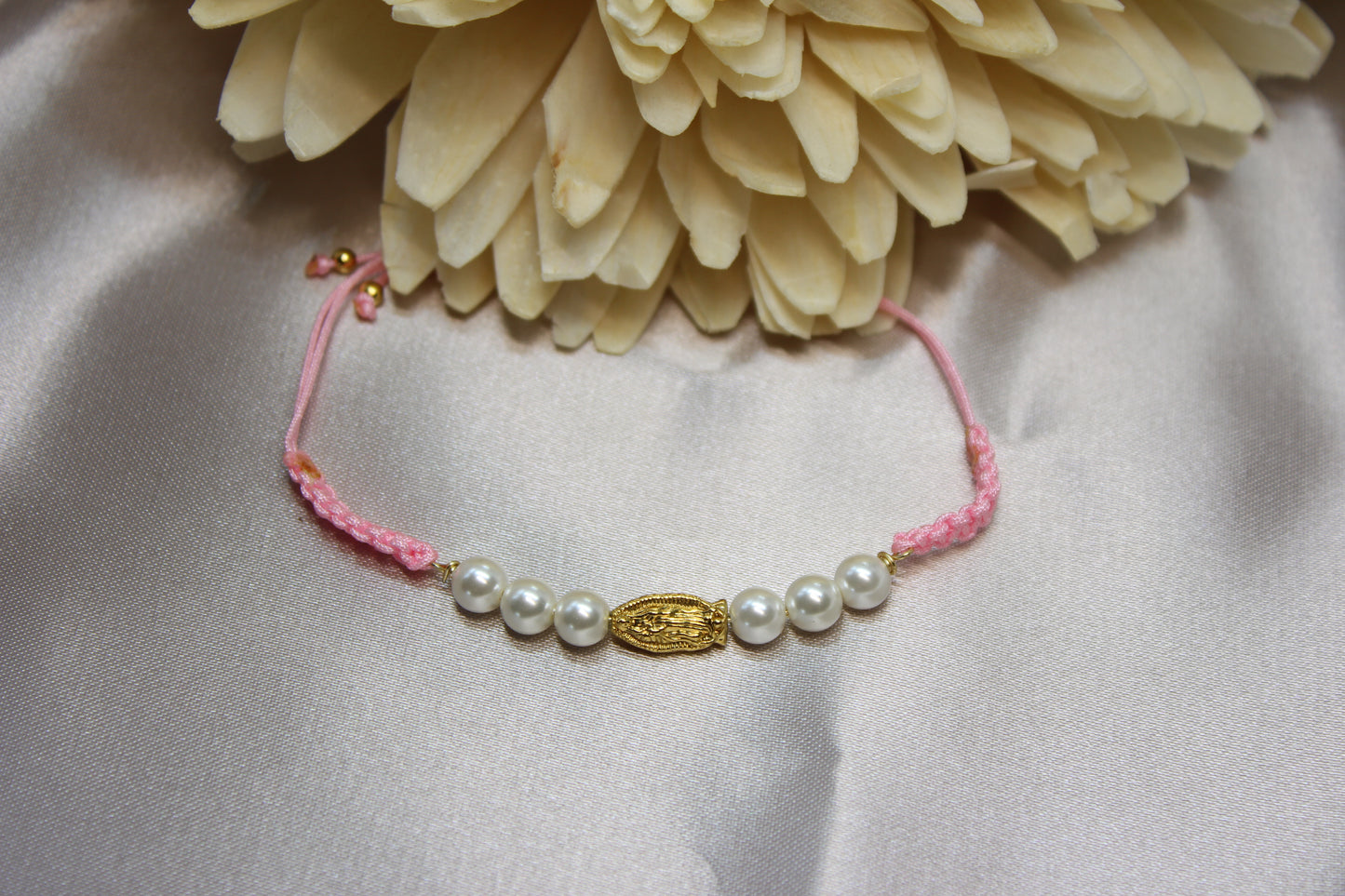 Pulsera tejida perlas V. Gpe