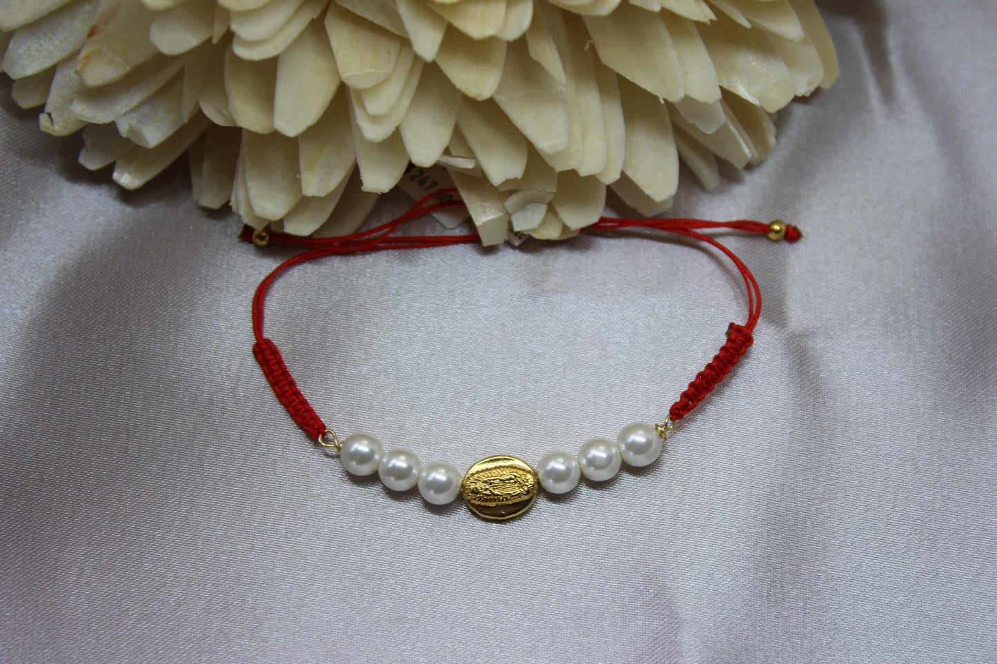 Pulsera tejida perlas V. Gpe