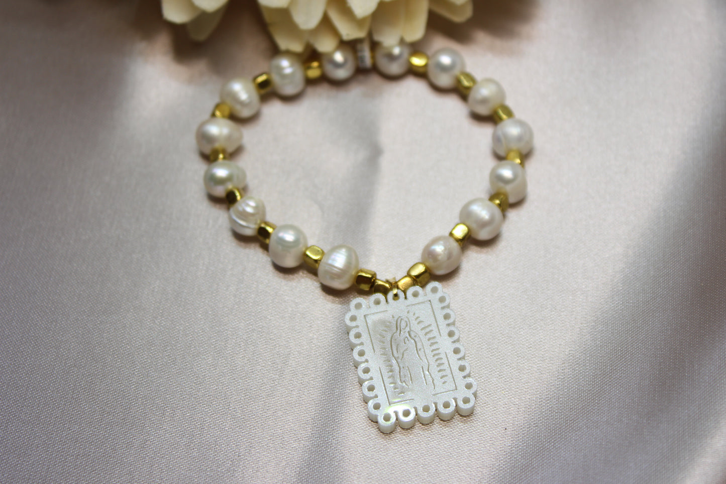 Pulsera perlas Dije CN V. Gpe
