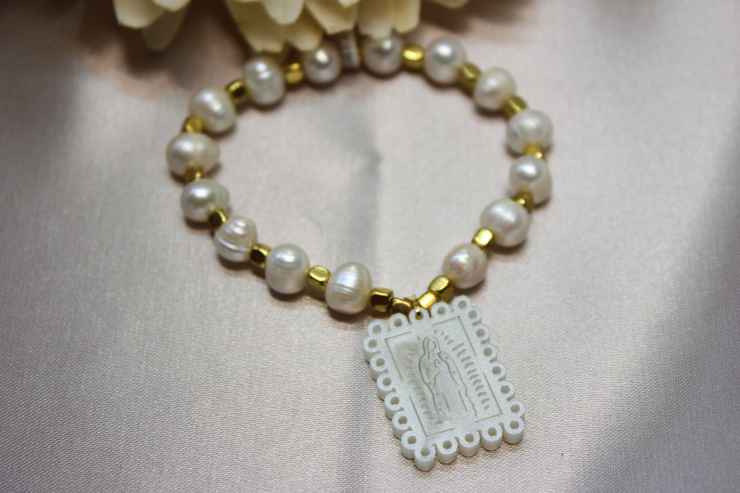 Pulsera perlas Dije CN V. Gpe