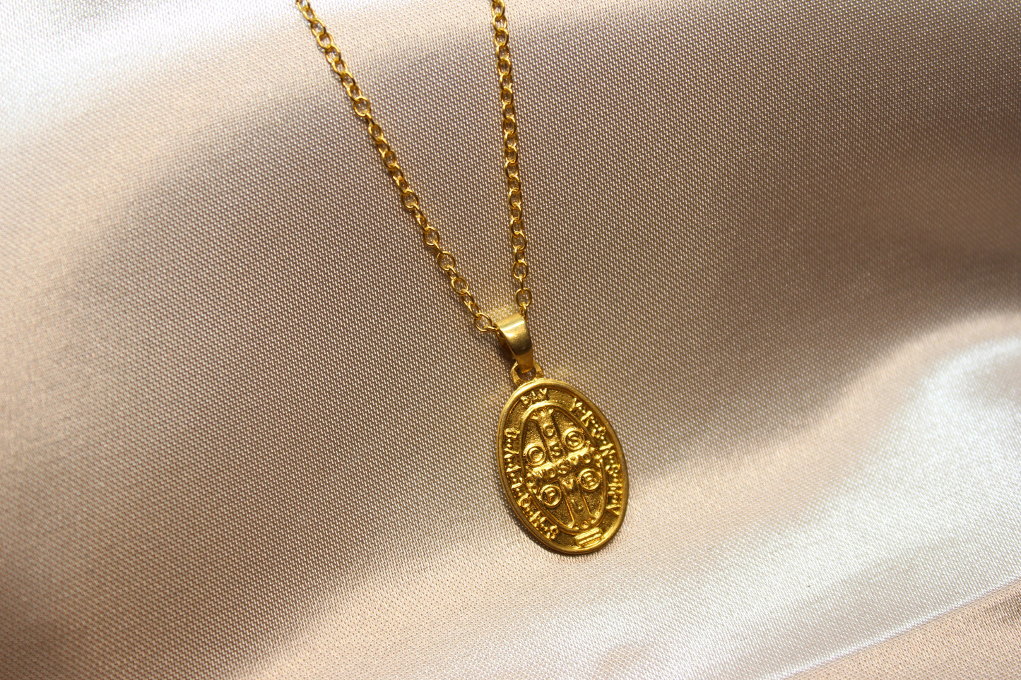 Collar San Benito Ovalado