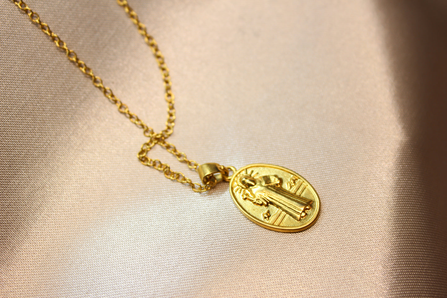 Collar San Benito Ovalado